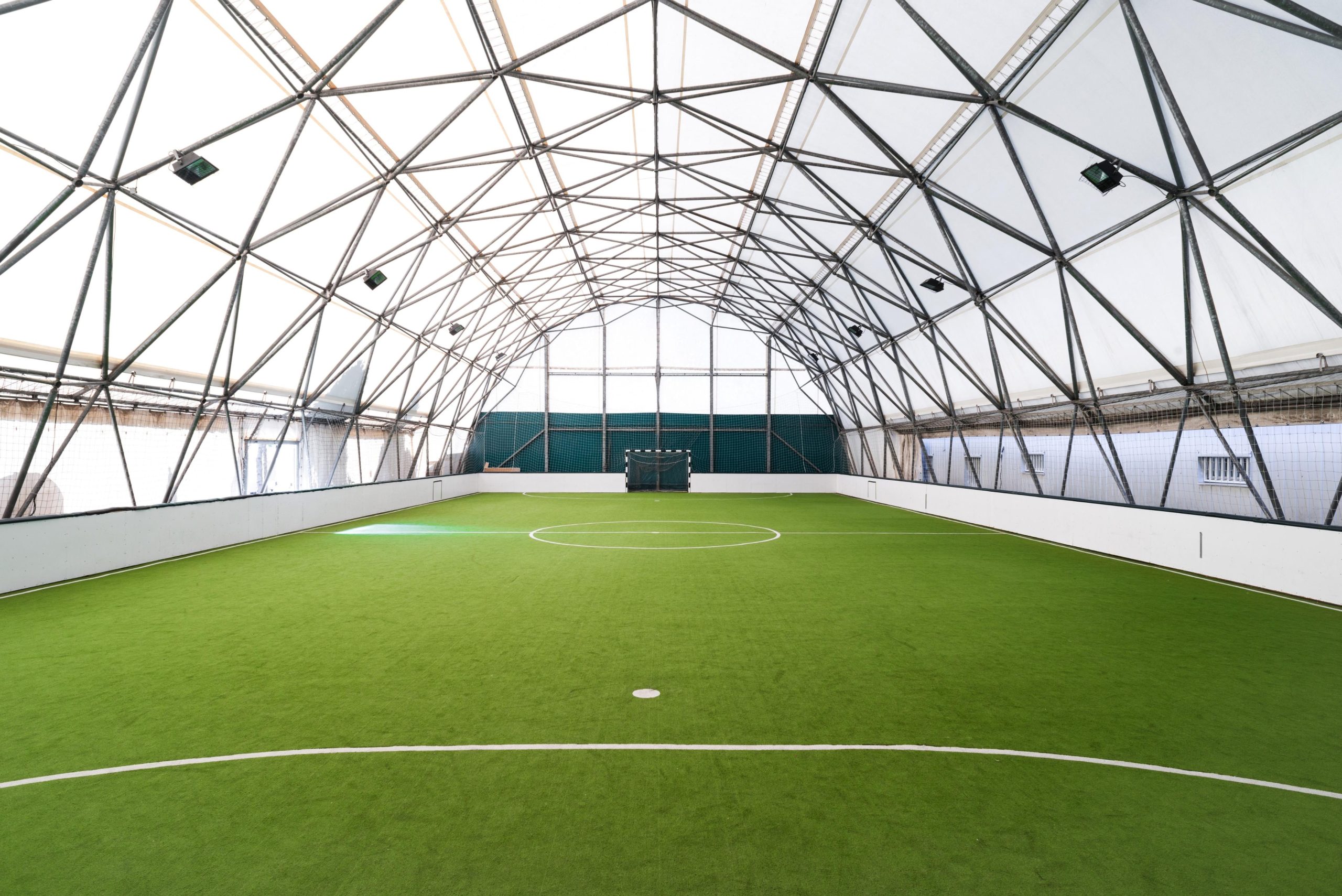Hallenfussball-Platz von innen